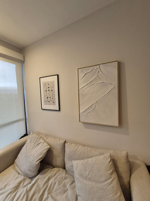 Bruma Abstracta – Relieve Blanco Monocromático